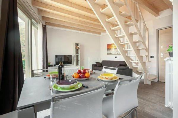 Appartamento Grande Terrazza Vista Lago Parzanica Εξωτερικό φωτογραφία